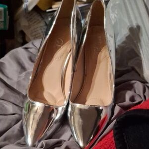 Rouge! Shiny Silver Pointed Heels